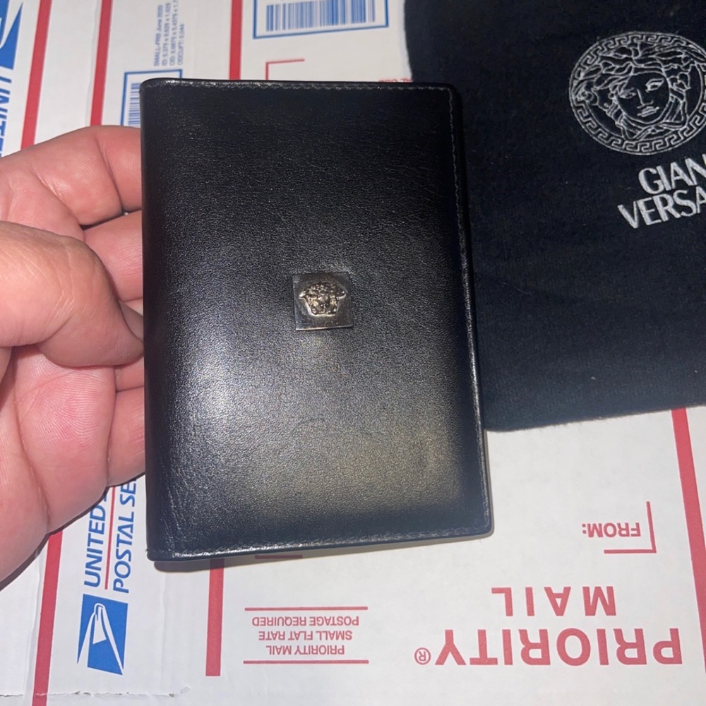 Vintage Gianni Versace Medusa Head leather card wallet